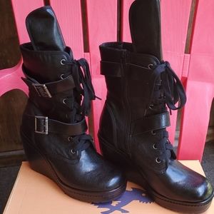 A cute pair of Lace up Combat Boots!